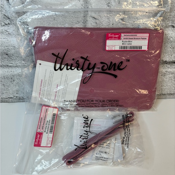 Thirty One Rubie Mini and Wrist Strap. Brand New - Picture 3 of 4